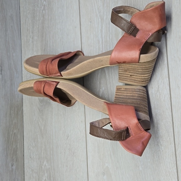 Earth Women IVY Symphony  Ankle Leather Heels Sandals shoes sz 9.5M - Picture 8 of 16